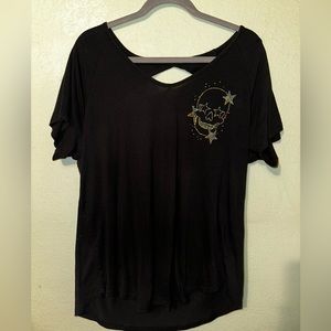 TORRID black workout T-shirt with peep hole